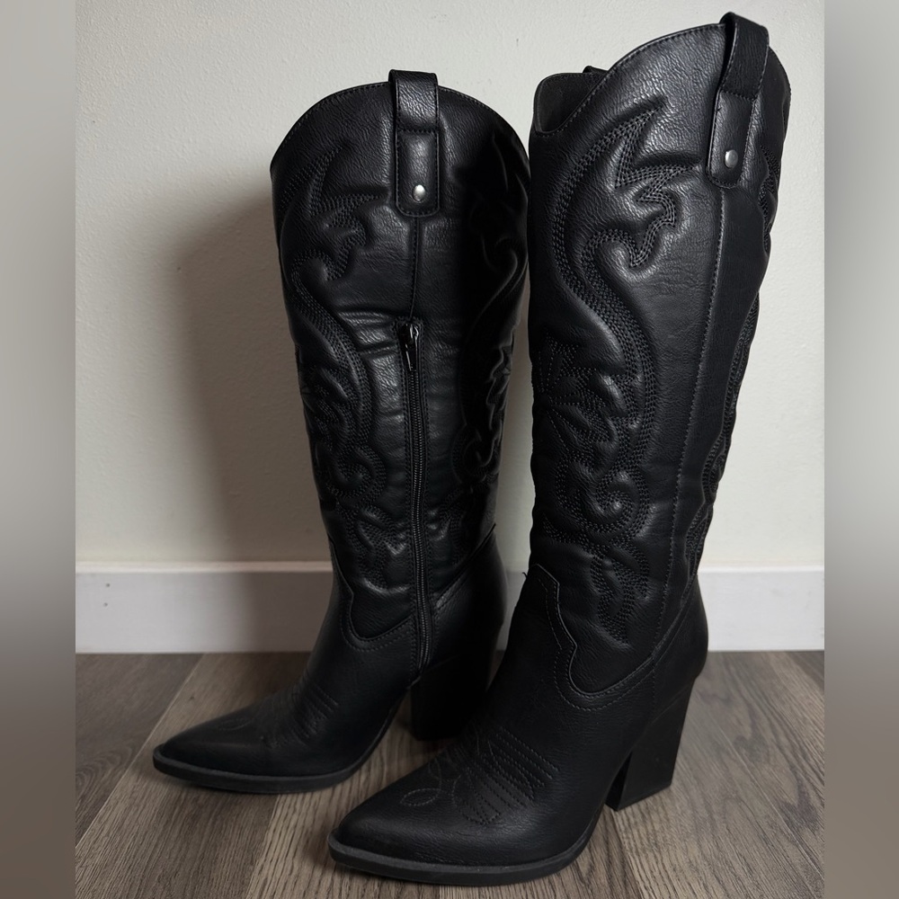 Forever21 Black Embroidered Cowgirl Boots Size 6